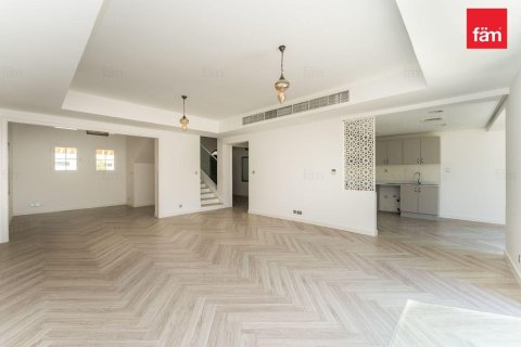 Villa de 3 dormitorios en Dubai, UAE No. 223776 9