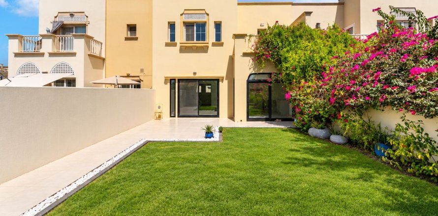 Villa de 3 dormitorios en Dubai, UAE No. 223776