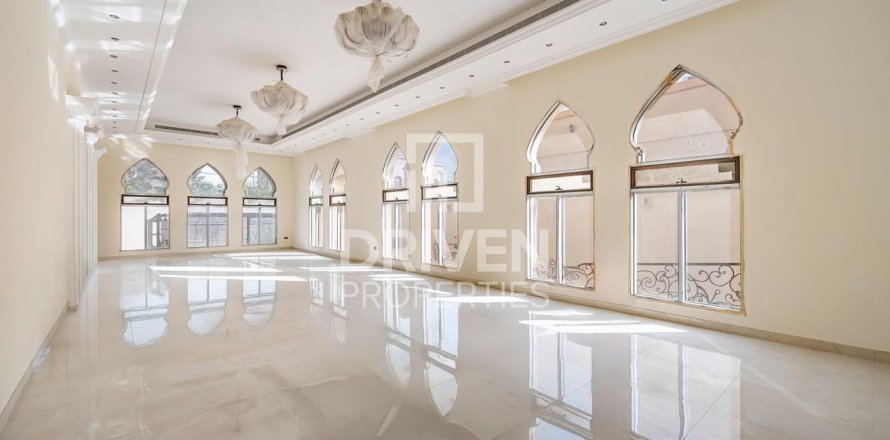 Villa de 7 dormitorios en Al Quoz, UAE No. 202604