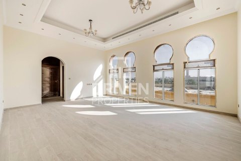 Villa de 7 dormitorios en Al Quoz, UAE No. 202604 30