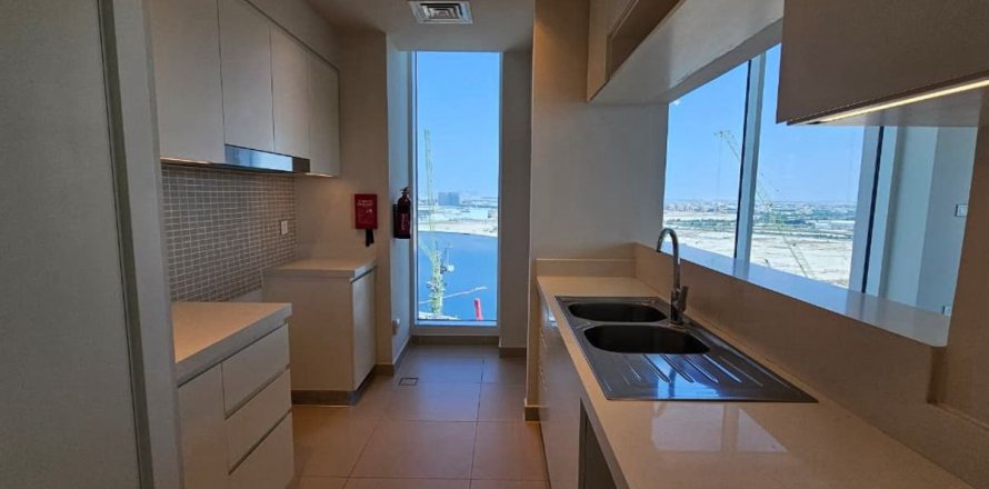 Apartment de 3 dormitorios en Dubai, UAE No. 166469