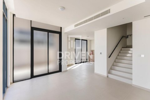 Villa de 4 dormitorios en EMAAR South, UAE No. 214138