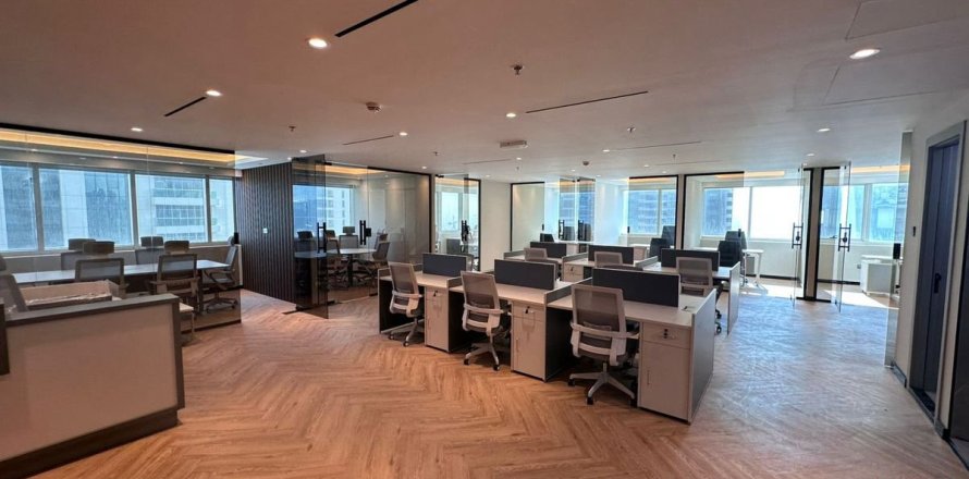163.7m² Office in Dubai, UAE No. 216087