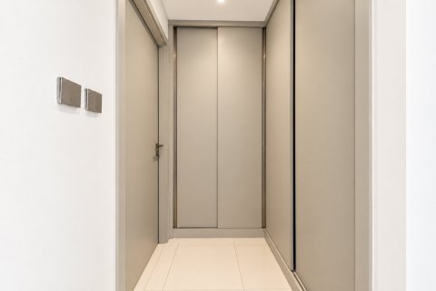 Apartment de 2 dormitorios en EMAAR Beachfront, UAE No. 223474 9