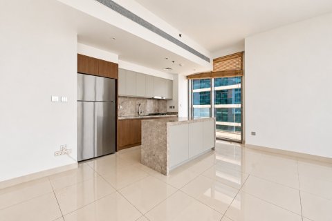 Apartment de 2 dormitorios en EMAAR Beachfront, UAE No. 223474 3