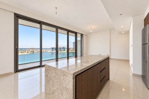 Apartment de 2 dormitorios en EMAAR Beachfront, UAE No. 223474 4