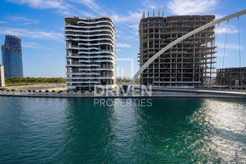 Apartment de 2 dormitorios en Al Wasl, UAE No. 223211