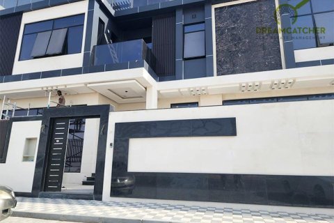 Villa de 4 chambres à Ajman, UAE No. 23038 11