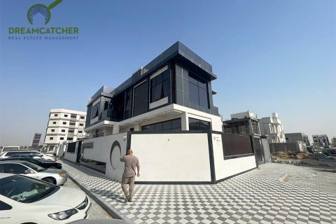 Villa de 4 chambres à Ajman, UAE No. 23038 9