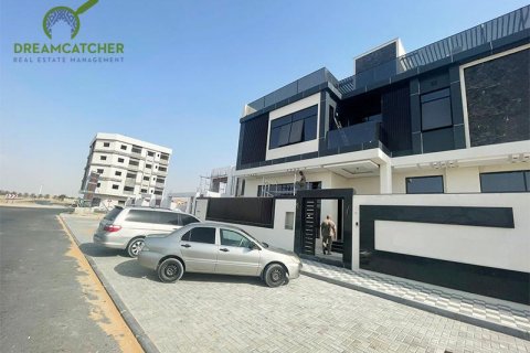 Villa de 4 chambres à Ajman, UAE No. 23038 8