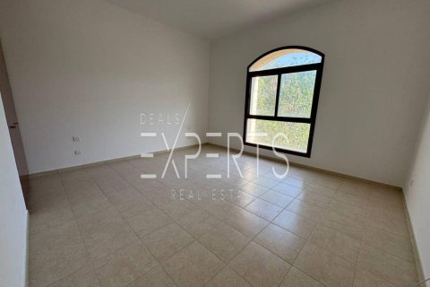 Villa de 4 dormitorios en Abu Dhabi, UAE No. 224129 12