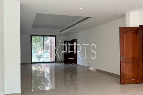 Villa de 4 dormitorios en Abu Dhabi, UAE No. 224129