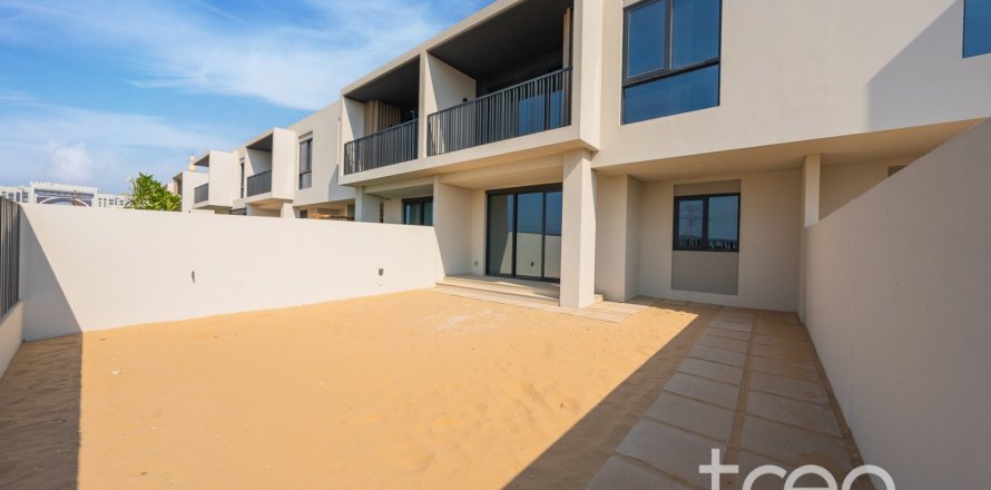 3 bedrooms Townhouse in Dubai, UAE No. 220859