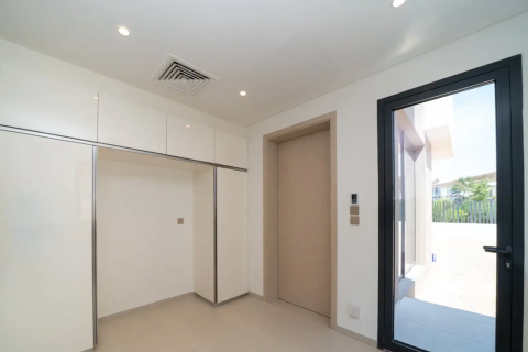 Villa de 4 dormitorios en Jebel Ali, UAE No. 221638 8