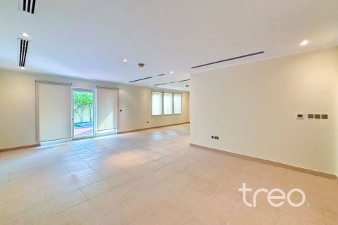 3 bedrooms Villa in Jumeirah Park, UAE No. 220784 4