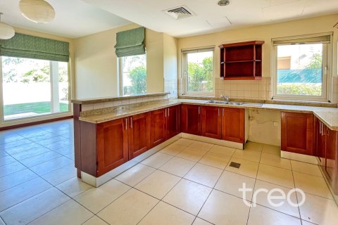 3 bedrooms Villa in Saheel, UAE No. 220807 7