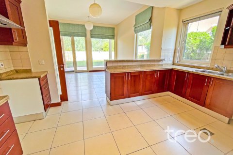 3 bedrooms Villa in Saheel, UAE No. 220807 6