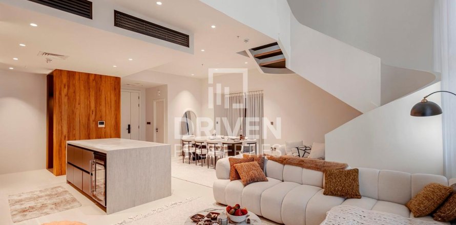 2 bedrooms Apartment in Central Park Tower, UAE No. 212912