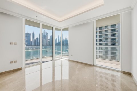Квартира с 2 спальнями в EMAAR Beachfront, ОАЭ №225572