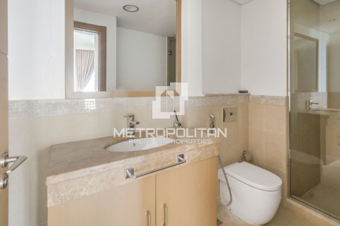 Apartment de 3 dormitorios en Burj Vista, UAE No. 22038 15