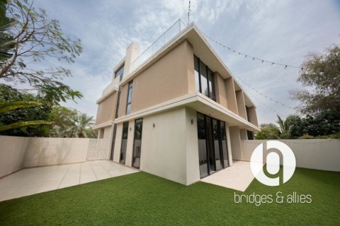 3 bedrooms Villa in Club Villas, UAE No. 155100