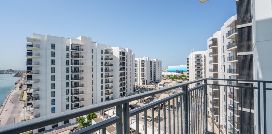 Apartment de 3 dormitorios en  Yas Island, UAE No. 215282