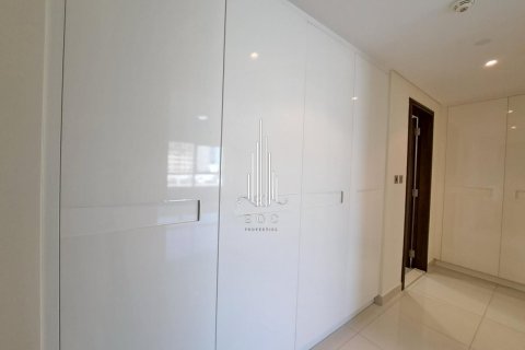 Apartment de 2 dormitorios en Al Bateen, UAE No. 19723 9