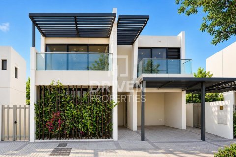 6 bedrooms Villa in Dubai, UAE No. 211200