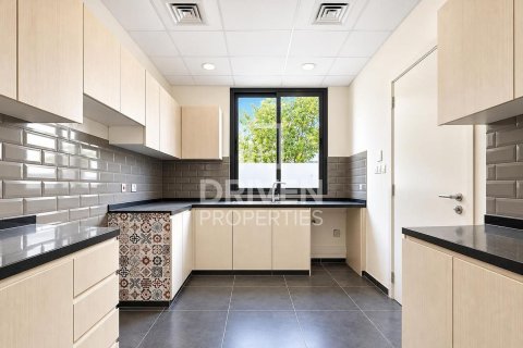 6 bedrooms Villa in Dubai, UAE No. 211200 11