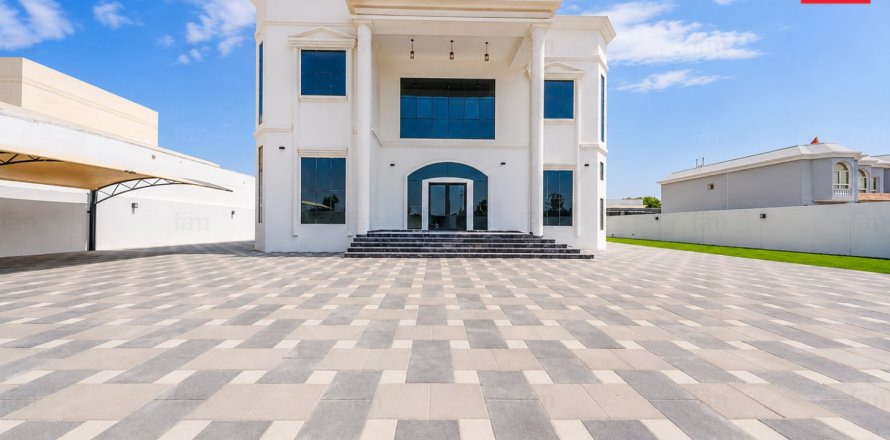 4 bedrooms Villa in Al Barsha, UAE No. 131220