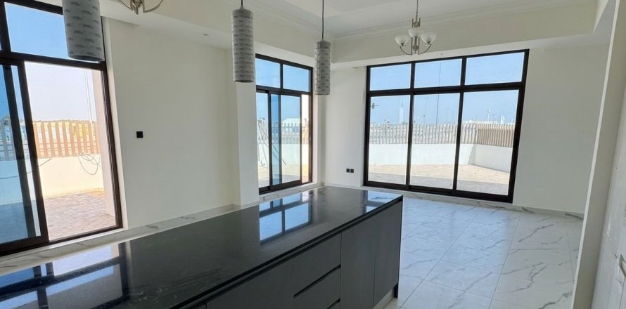 4 bedrooms Villa in Dubai, UAE No. 203180