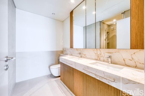 Appartement de 3 chambres à EMAAR Beachfront, UAE No. 214016 20