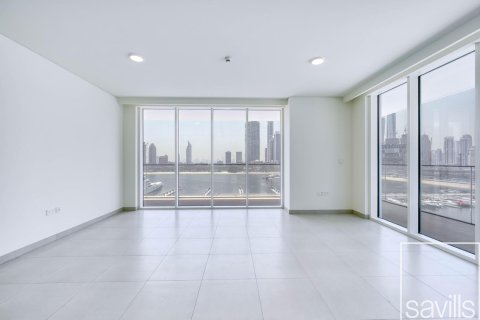 Appartement de 3 chambres à EMAAR Beachfront, UAE No. 214016 6