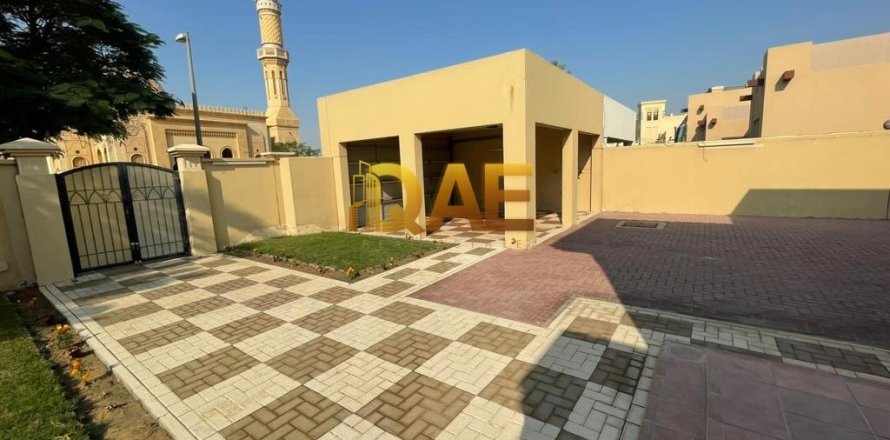 Villa de 4 chambres à Dubai, UAE No. 5503