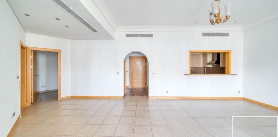 Квартира с 2 спальнями в Shoreline Apartments, ОАЭ №214032