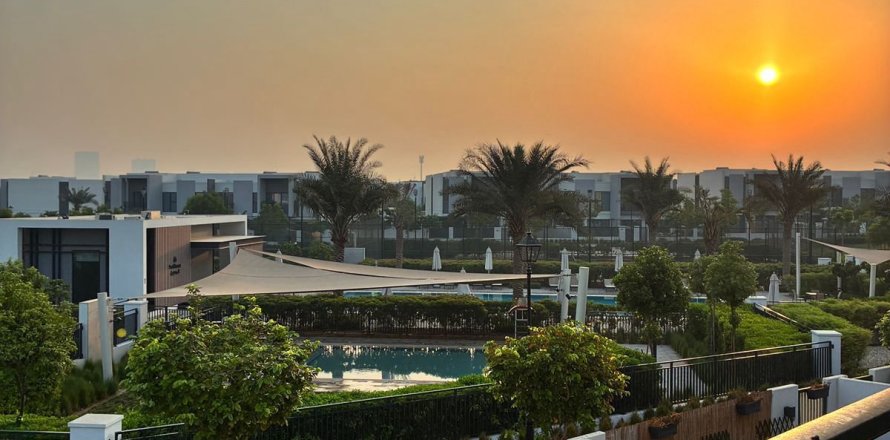 4 bedrooms Villa in Dubai, UAE No. 216014