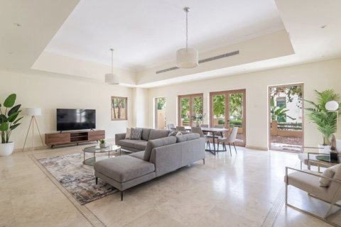 Villa de 5 chambres à Al Furjan, UAE No. 198145