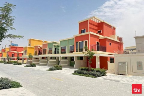 5 bedrooms Townhouse in Dubai, UAE No. 216085 2
