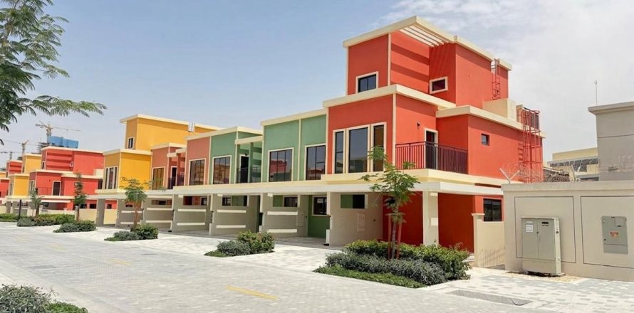 5 bedrooms Townhouse in Dubai, UAE No. 216085