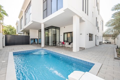 Villa de 5 dormitorios en Jumeirah, UAE No. 197200