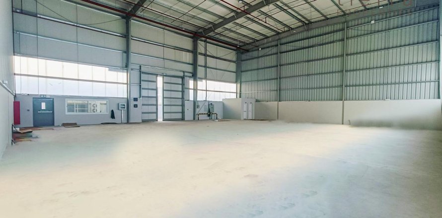 1499.3m² Warehouse in Dubai, UAE No. 38875