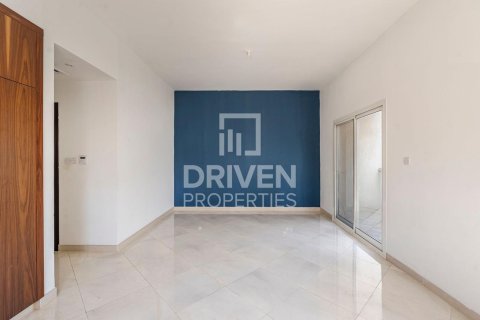Townhouse de 4 dormitorios en District 15, UAE No. 221489 11