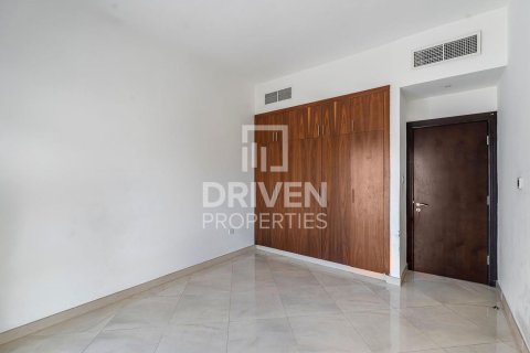 Townhouse de 4 dormitorios en District 15, UAE No. 221489 9