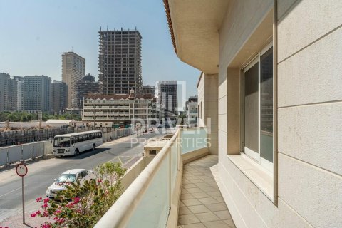 Townhouse de 4 dormitorios en District 15, UAE No. 221489 23