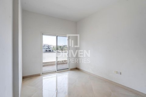 Townhouse de 4 dormitorios en District 15, UAE No. 221489 6