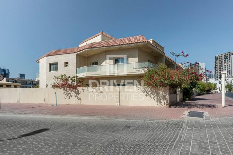 Townhouse de 4 dormitorios en District 15, UAE No. 221489 30