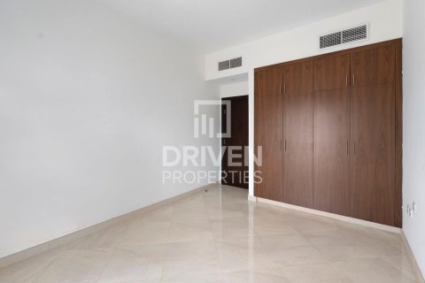 Townhouse de 4 dormitorios en District 15, UAE No. 221489 7