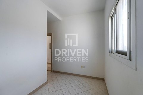 Townhouse de 4 dormitorios en District 15, UAE No. 221489 13