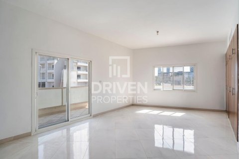 Townhouse de 4 dormitorios en District 15, UAE No. 221489 10