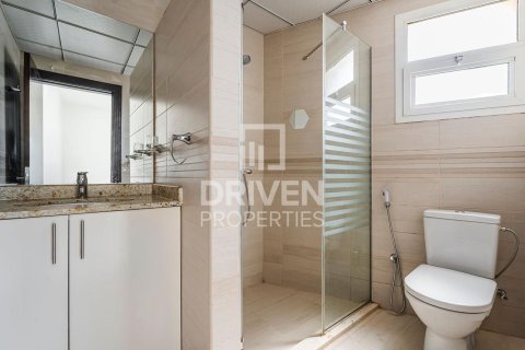 Townhouse de 4 dormitorios en District 15, UAE No. 221489 21
